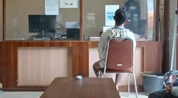 Dituding gelapkan pupuk bantuan, Ketua Kelompok Tani berinisial ST (52) Warga Desa Simolap. Kecamatan Tigabinanga diduga sebagai 
korban rekayasa kasus dan TP dugaan Pemerasan, resmi buat laporan polisi,  di Ruang Unit SPKT Polres Tanah Karo. Selasa (7/10/2025)