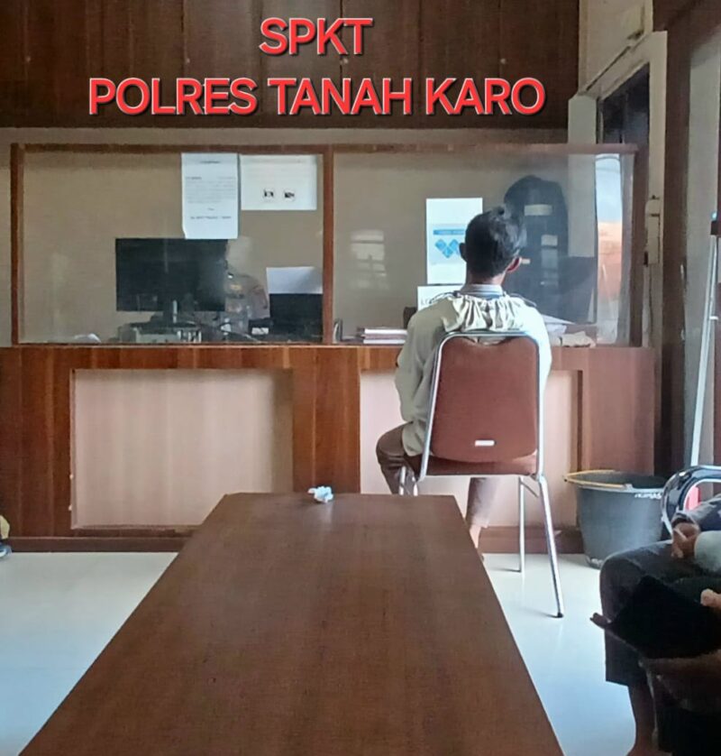 Dituding gelapkan pupuk bantuan, Ketua Kelompok Tani berinisial ST (52) Warga Desa Simolap. Kecamatan Tigabinanga diduga sebagai 
korban rekayasa kasus dan TP dugaan Pemerasan, resmi buat laporan polisi,  di Ruang Unit SPKT Polres Tanah Karo. Selasa (7/10/2025)